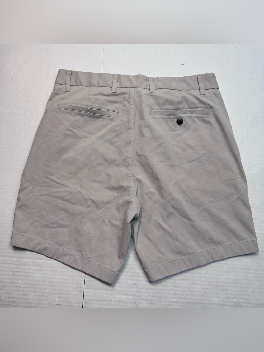 Everlane Uniform Slim Fit Stretch Chino Shorts In Beige Size: 33 Slim - Picture 2 of 9